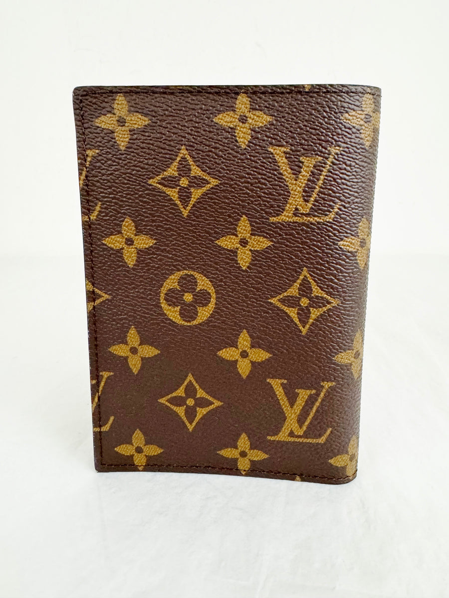 NEW Louis Vuitton Monogram Passport Holder – KMK Luxury Consignment