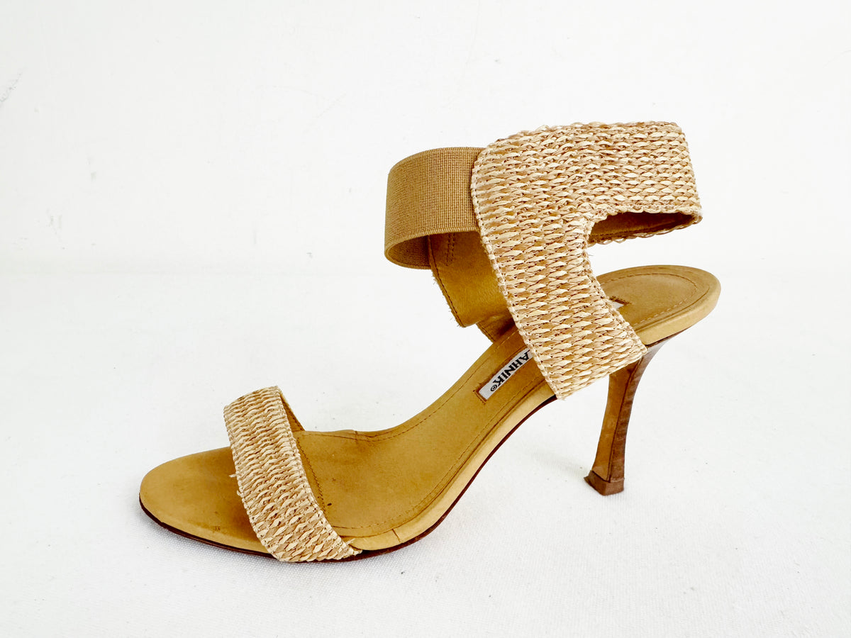 Manolo Blahnik Raffia Sandal Size 7 – KMK Luxury Consignment Manolo Blahnik Raffia Sandal Size 7 – KMK Luxury Consignment