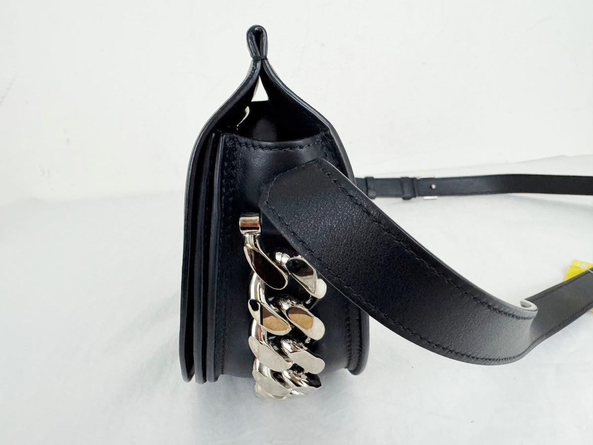 mai！超美品✨ GIVENCHY ウィップ ベルトバッグ 黒 チェーン Givenchy Infinity Saddle Bag – KMK Luxury Consignment