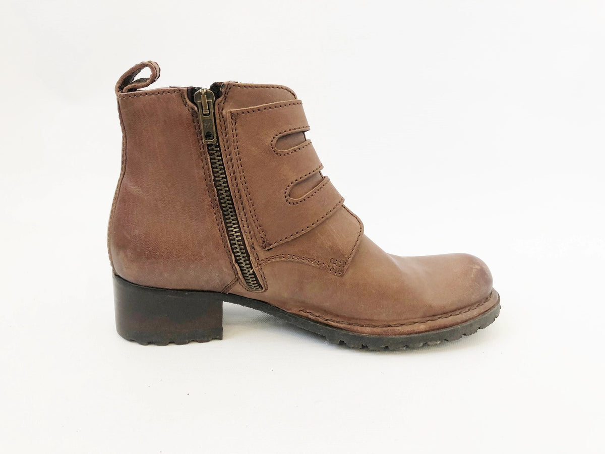 Cotelac Buckle Boots Size 8