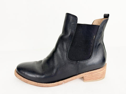 Fortress Chelsea Boots Size 10