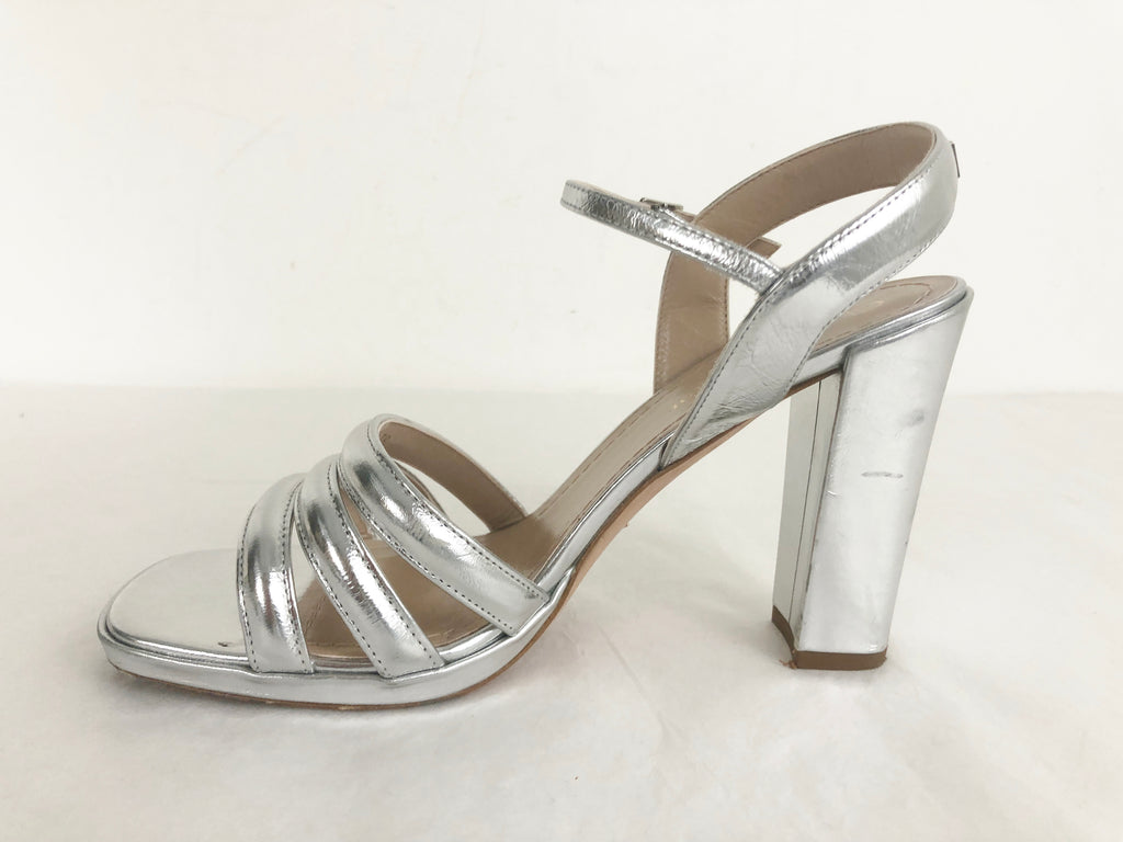 18 Wholesale Sandals For Women In Silver Color Size 5-10 - at -  wholesalesockdeals.com