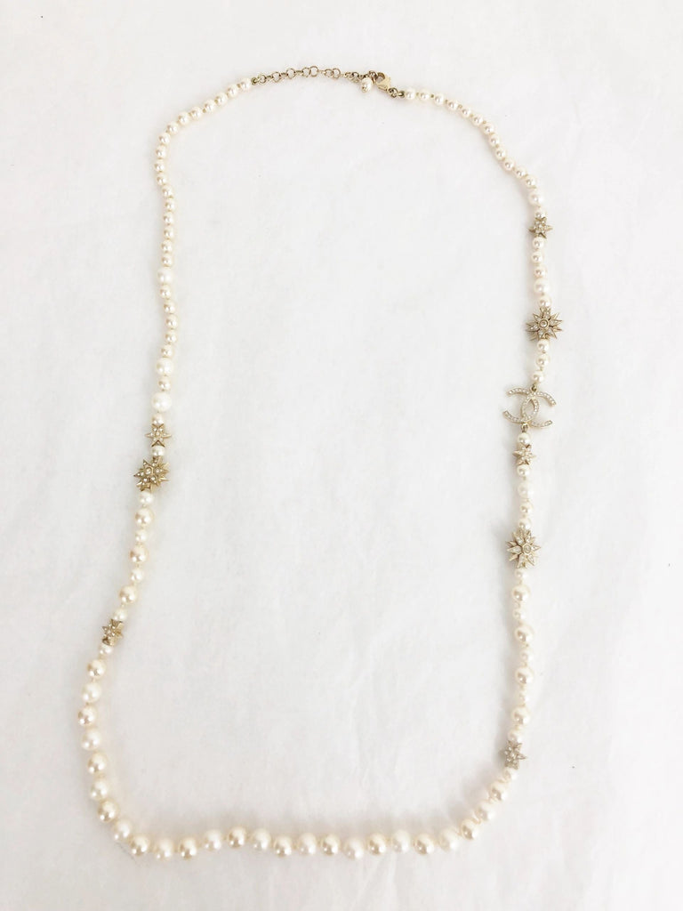 2015 Chanel Faux Pearl And Crystal Star 34 Necklace – KMK Luxury  Consignment
