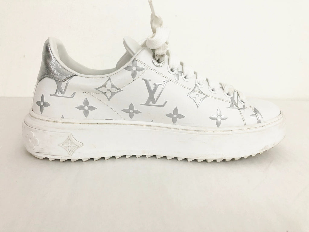 Louis Vuitton Time Out Sneaker White. Size 36.0